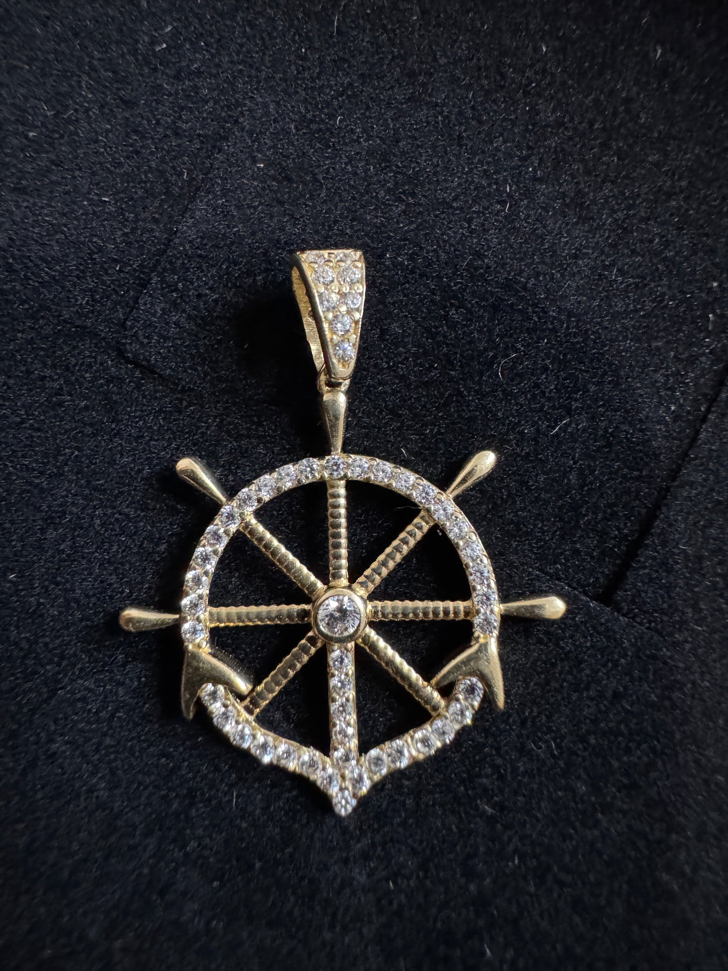 Colgante Timón Náutico 'El Capitán' - Oro 14K y Circonitas