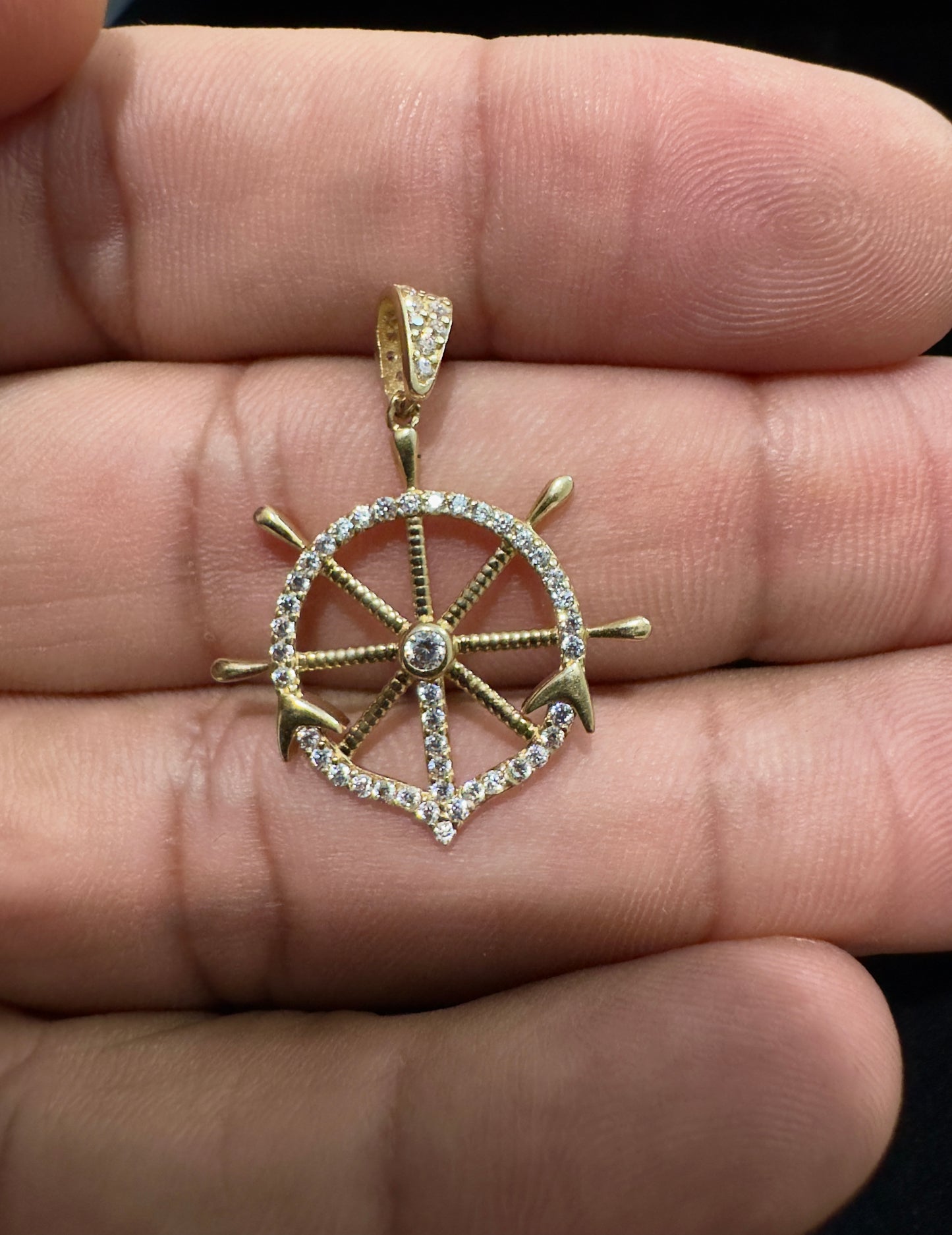 Colgante Timón Náutico 'El Capitán' - Oro 14K y Circonitas