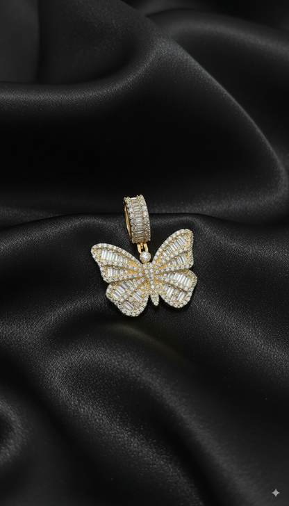 Colgante Mariposa Iced Out - Oro 14K y Circonitas Baguette